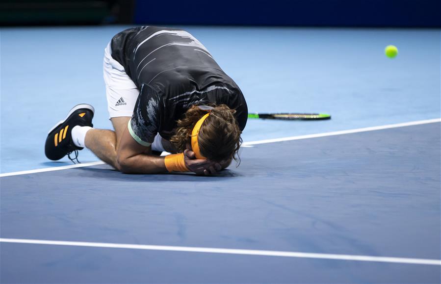 包含英国网球队血洗日本网球队，西西帕斯关键制胜的词条