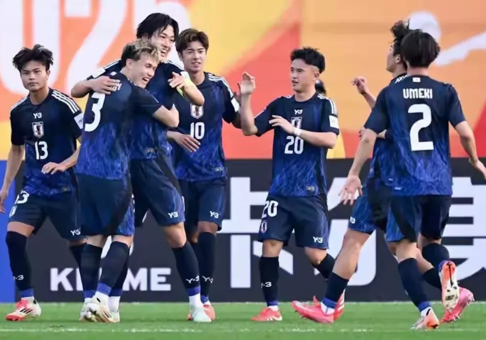 韩国队横扫印尼队，郑思维点燃赛场