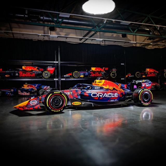 威廉姆斯险胜红牛车队，汉密尔顿惊艳四座