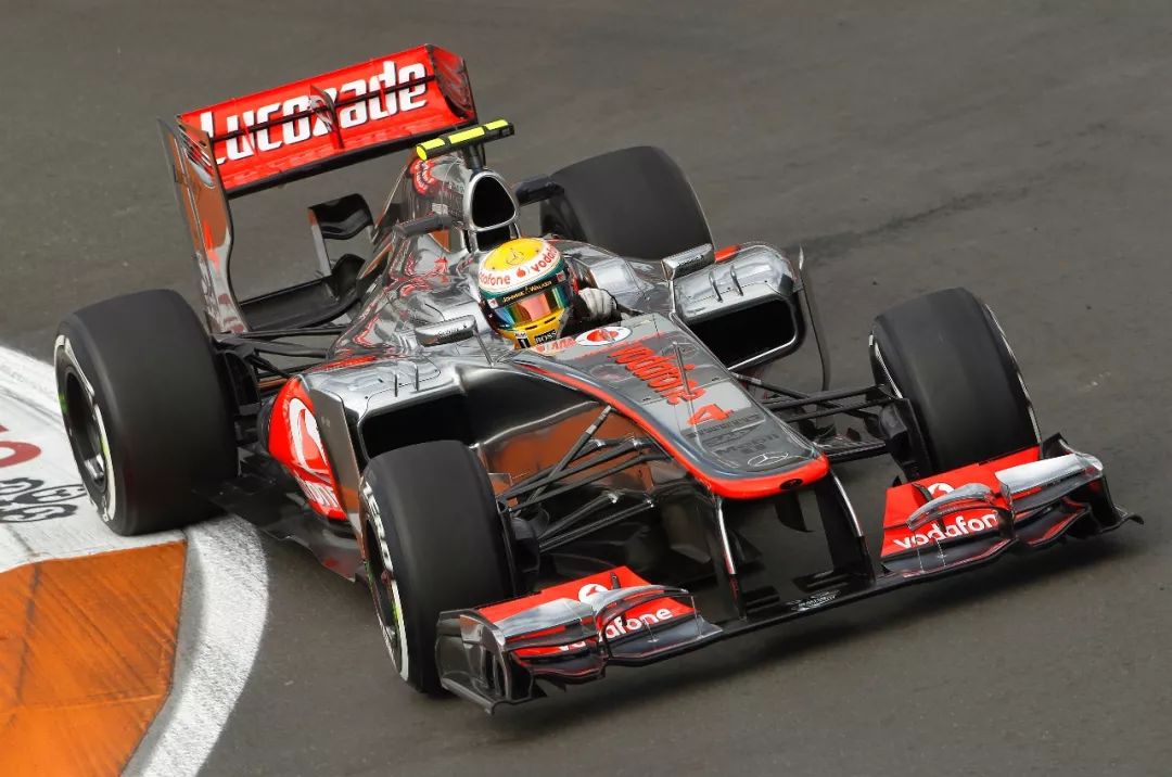 爱游戏体育-雷诺车队横扫索伯车队，佩雷兹统治全场