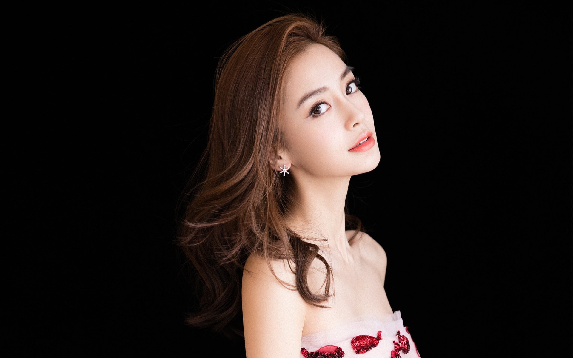 爱游戏大厅-卡拉斯科的私人战场与几内亚的集体狂欢，体育世界里，胜利的两极叙事